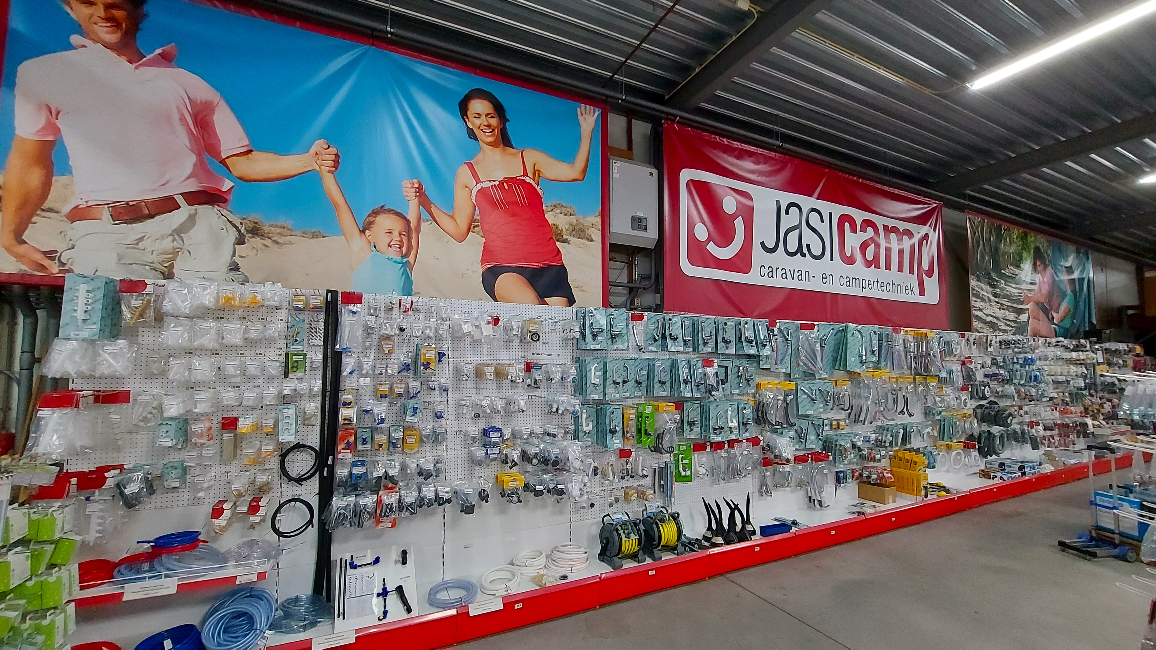 De waterafdeling in de winkel van Jasicamp